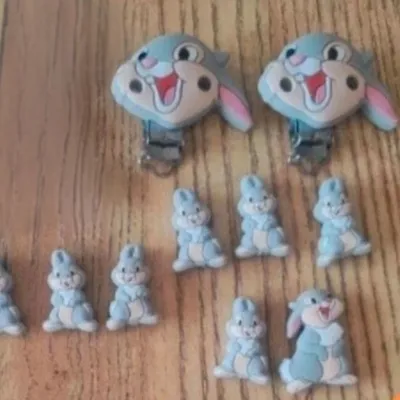 Perle et clips pour attache tétine 